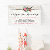 Bohemische Federbogen und Rose auf rustikalem Weiß Banner (Insitu)