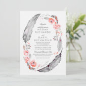 Bohemische Federn Rosa und Grau Hochzeit Einladung (Stehend Vorderseite)