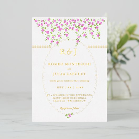 Bohemische, hellrosa, blumengeschmückte Hochzeit Folieneinladung (Stehend vorne)