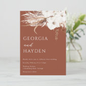 Bohemische White Floral & Terracotta Hochzeit Einladung (Stehend Vorderseite)