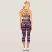 Bohemischer Pfau lila und goldfarben elegant Capri Leggings (Rückseite)