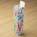 Bohemisches Abstraktes Zickzack Weinbox<br><div class="desc">Dieses trendige,  originelle Design ist eine Explosion von Primärfarben und zeichnet sich durch abstrakte Backen in Rot,  Blau,  Grün und Gelb vor weißem Hintergrund aus.</div>
