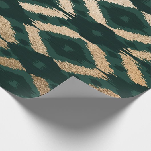 Bohemisches goldwaldgrünes Ikat-Muster Geschenkpapier (Ecke)