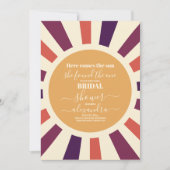 Bohemisches Retro hier kommt das Sun-Brautparty Einladung (Vorderseite)