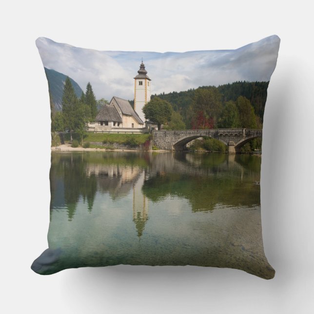 Bohinj See mit Kirche im Slowenien-Wurfskissen Kissen (Vorderseite)