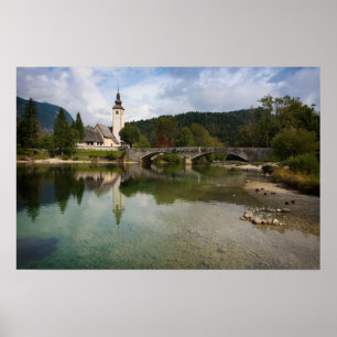 Bohinjsee mit Kirche in Slowenien Poster