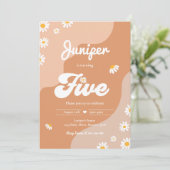 Boho 5th Birthday Daisy Floral Groovy 70s Party Einladung (Stehend Vorderseite)