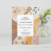 Boho Abstrakt Beige Floral Wedding Einladung (Stehend Vorderseite)