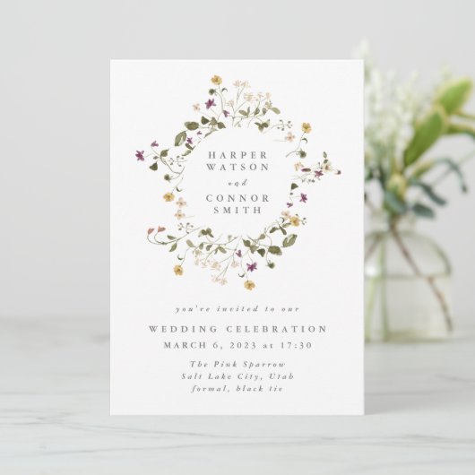 Boho Abundance Dried Wildblume Pampas Wedding Einladung (Stehend Vorderseite)