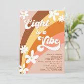 Boho Aight ist ein Vibe Retro Daisies Rainbow Einladung (Stehend Vorderseite)