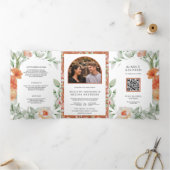 Boho Arch Earthy Floral QR Code Wedding Dreifach Gefaltete Einladung (Innenseite)