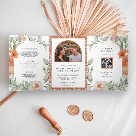 Boho Arch Earthy Floral QR Code Wedding Dreifach Gefaltete Einladung