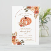 Boho Arch Fall Birthday Floral Einladung (Stehend Vorderseite)