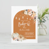 Boho Arch Fall Pumpkin BabyQ Baby Shower Einladung (Stehend Vorderseite)