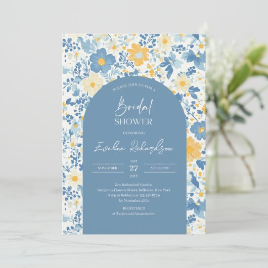 Boho arch farbige hellblaugelbe Wildblumen Einladung (Stehend Vorderseite)