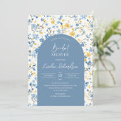 Boho arch farbige hellblaugelbe Wildblumen Einladung (Stehend Vorderseite)
