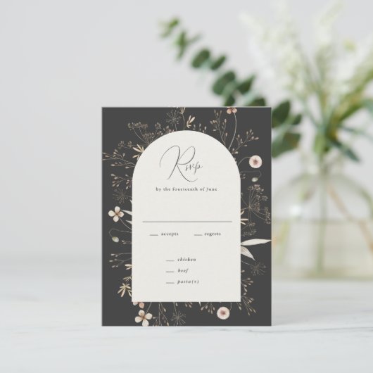Boho Arch Wildblume Wedding RSVP Karte (Stehend Vorderseite)