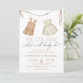 Boho Baby Clothes Gender Reveal Einladung (Stehend Vorderseite)