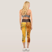 Boho Batik Earth Tones Design Capri Leggings (Rückseite)