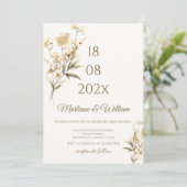Boho-beige Blumenelemente Hochzeit Einladung (Stehend Vorderseite)