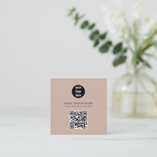 Boho Beige QR Code Business-Logo Modern Telefonnummerkarte (Stehend Vorderseite)