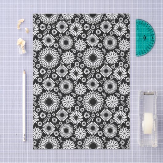 Boho Black and White Folk Flower Starburst Pattern Seidenpapier (Handwerk)