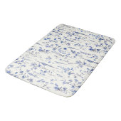 Boho Blau-weiße Wildblumen Badematte (Schrägansicht)