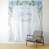 Boho blauer Eukalyptus und Goldrahmen Hochzeit Wandteppich (Beispiel)