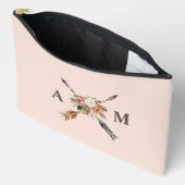 Boho Blooms und Pfeile Mit Monogramm Zubehörtasche (Offen)