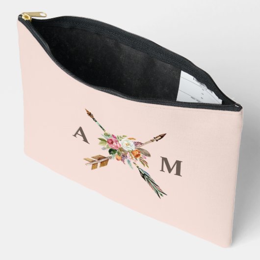 Boho Blooms und Pfeile Mit Monogramm Zubehörtasche (Offen)