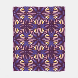Boho Blossom: Lila künstlerisches Muster Fleecedecke