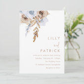 Boho Blue & Beige Blume Moderne Hochzeit Einladung (Stehend Vorderseite)