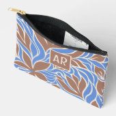 Boho Blue & Brown Modern Floral Pattern Monogramm Zubehörtasche (Offen)