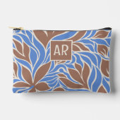 Boho Blue & Brown Modern Floral Pattern Monogramm Zubehörtasche (Vorderseite)