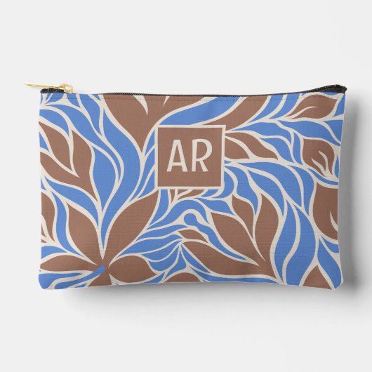Boho Blue & Brown Modern Floral Pattern Monogramm Zubehörtasche (Vorderseite)