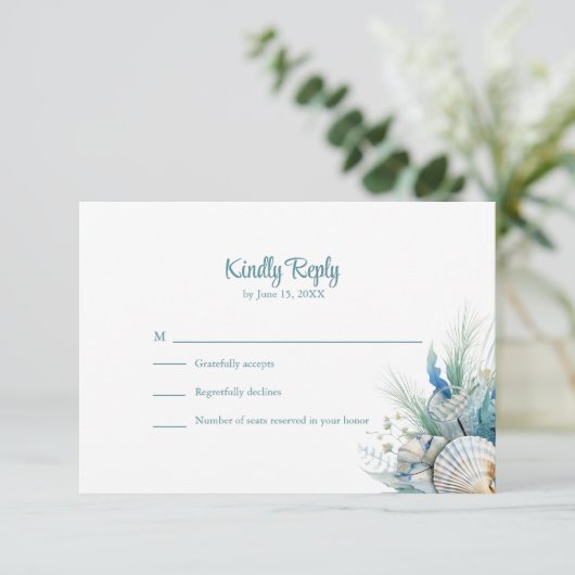 Boho Blue Floral Beach and Shell Wedding RSVP Card (Stehend Vorderseite)