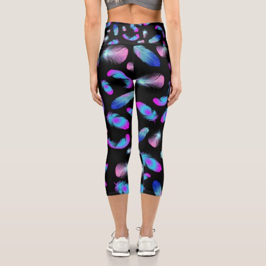 BOHO BLUE PINK FEATHER PATTERN CAPRI LEGGINGS (Rückseite)