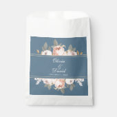 Boho Blue und Blush Peonies Wedding Geschenktütchen (Vorderseite)