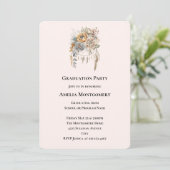 Boho Blume Bouquet im Abschluss Neutrale Farben Einladung (Stehend Vorderseite)