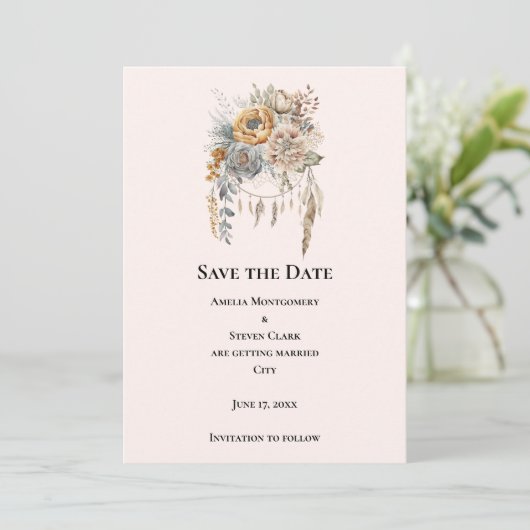 Boho Blume Bouquet in neutralen Farben Hochzeit Save The Date (Stehend Vorderseite)