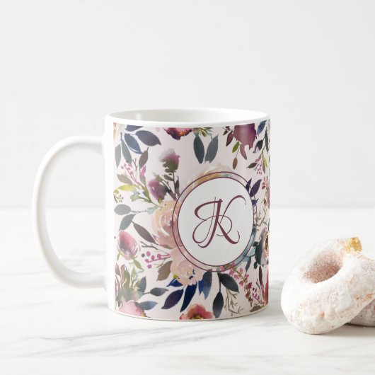 Boho Blume Pink Sage Green Monogrammiert Kaffeetasse (Mit Donut)