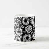Boho Blume Schwarz-Weiß-Vektorblumenmuster Kaffeetasse (Mittel)