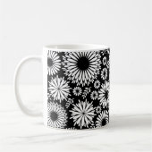 Boho Blume Schwarz-Weiß-Vektorblumenmuster Kaffeetasse (Links)