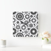 Boho Blume Schwarz-Weiß-Vektorblumenmuster Quadratische Wanduhr (Zuhause)