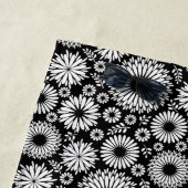 Boho Blume Schwarz-Weiß-Vektorblumenmuster Strandtuch (Beispiel)