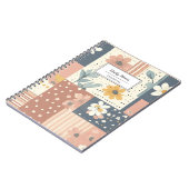 Boho-Blumen-Patchwork in Terrakotta und Salbei Notizblock (Linke Seite)