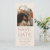 Boho-Blumenbogen-Hochzeitsfoto Save The Date (Stehend Vorderseite)