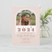 Boho Blush Pink Moderne Arch Foto Graduation Party Einladung (Stehend Vorderseite)
