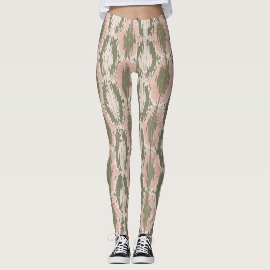 Boho Blush Pink Olive Ikat-Muster Leggings (Vorderseite)