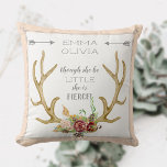 BOHO Bohemisch Deer Antler Floral Baby Birth Stat Kissen<br><div class="desc">Sie können dieses Sprichwort in Ihre Lieblings-Schrift oder inspirierende Vers ändern. 4 Linien sind vorhanden. Sie können den Text in einem Vorlagenfeld löschen, wenn Sie ihn nicht benötigen. Neue Baby Girl Dusche Geschenk, perfekt für Kinderzimmer Dekoration und Schatz für ein Leben! Einfache stilisierte, handbemalte Aquarellwanderer mit Rose, Beeren, Herbstlauben und...</div>